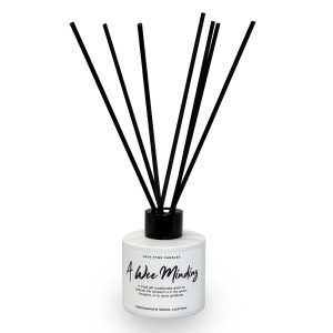 A Wee Minding diffuser – white bottle – Scottish soy fragrance – apple and amber scent